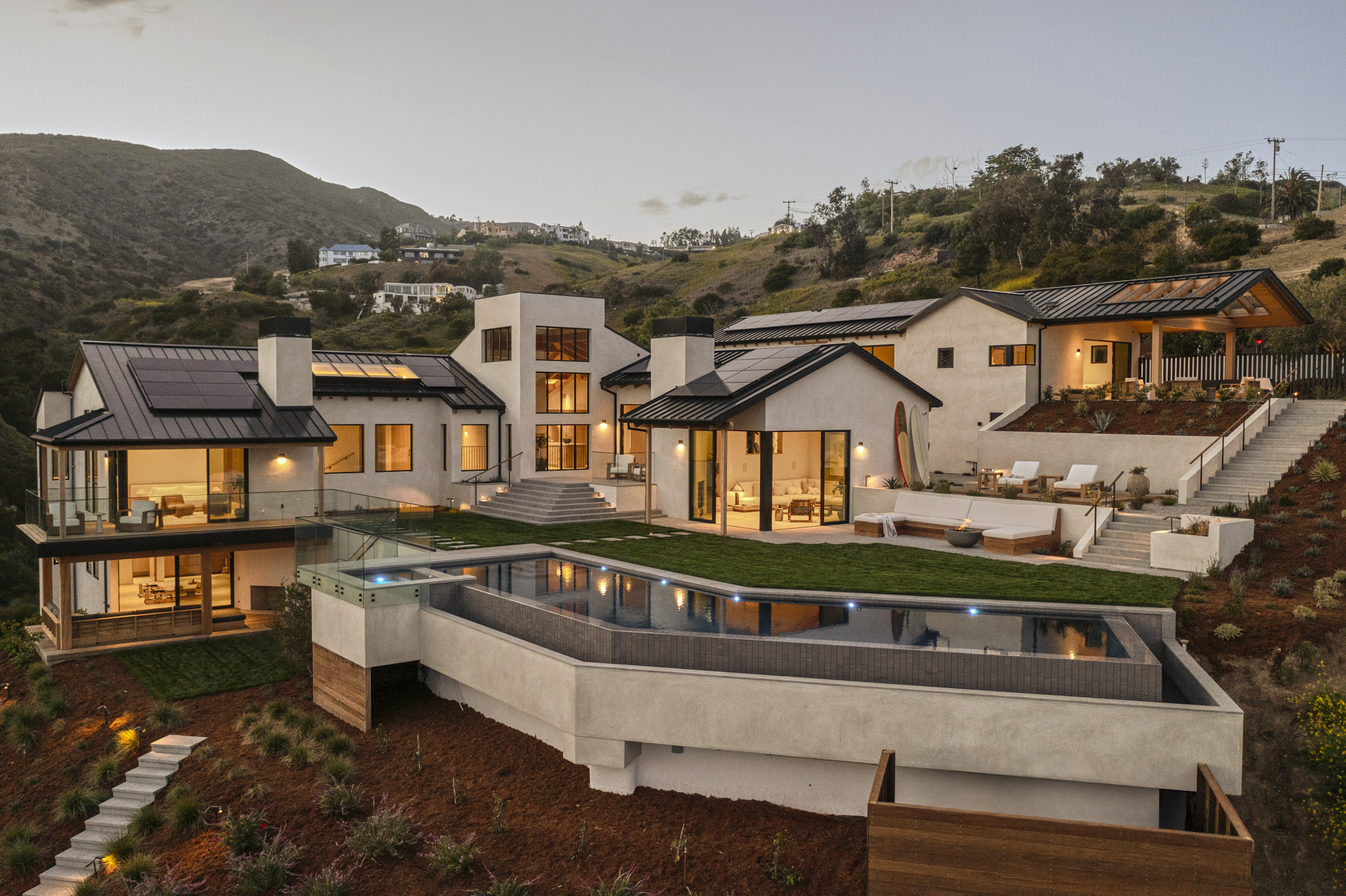 Creating Coastal Luxury in Malibu: Homes Designed for Beauty and Breeze